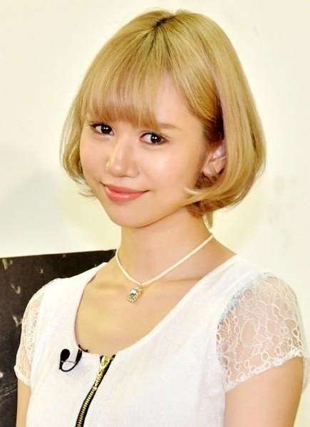 水沢アリー、ミニスカ美脚で視線独占 ファンサービスに黄色い声援