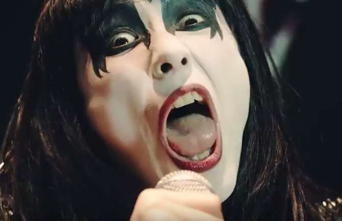 バンホーテンのCMが面白い！ママがシャウトするデスメタルバンド「MAMAMETAL」が最高ｗｗ | Foundia（ファウンディア）