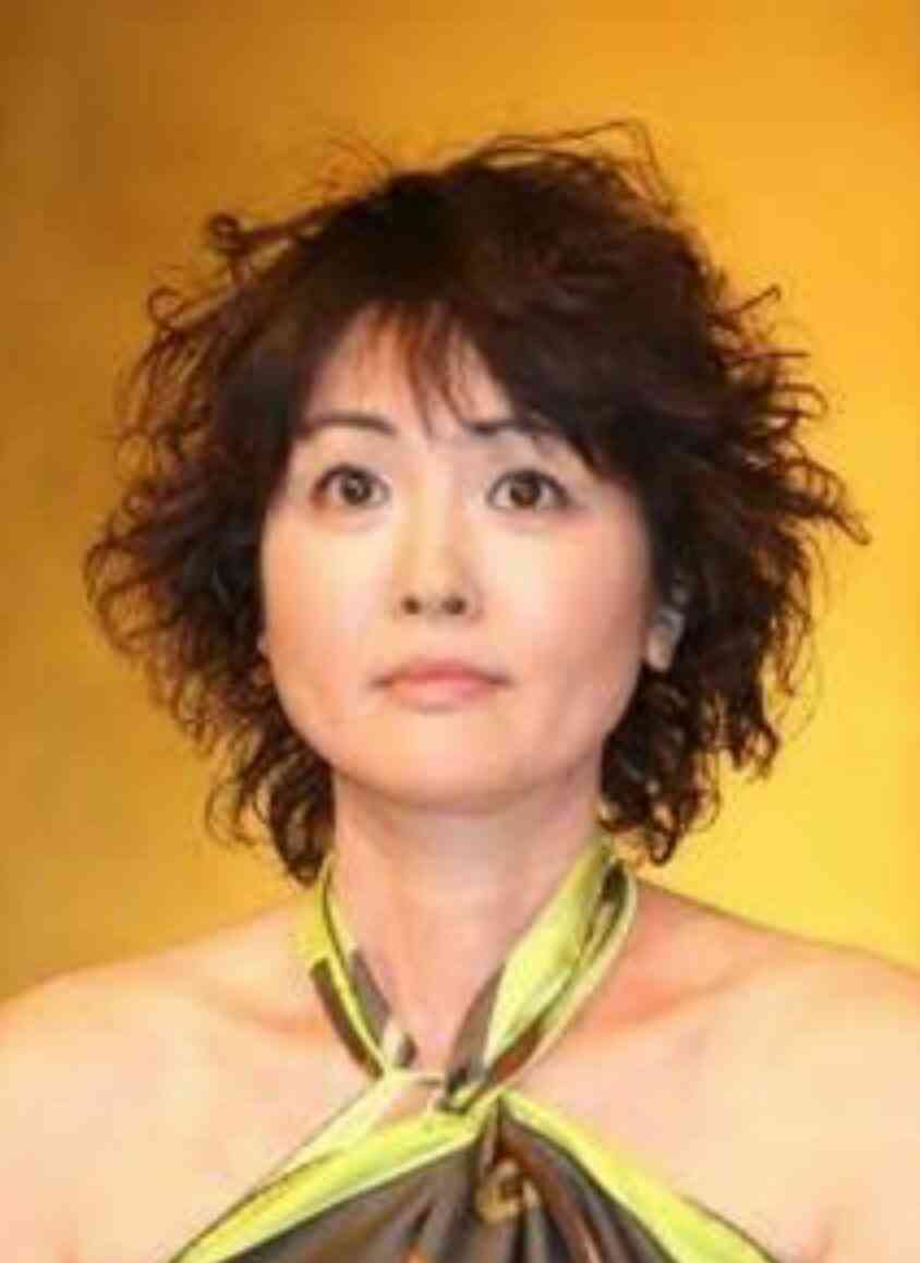 hitomiが小室ファミリー時代の裏話を暴露「仲のいい人はいなかった」