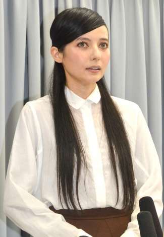 ベッキー、ゲスの極み乙女。川谷絵音との不倫騒動を謝罪 交流認めるも「軽率な行動だった」【会見全文】