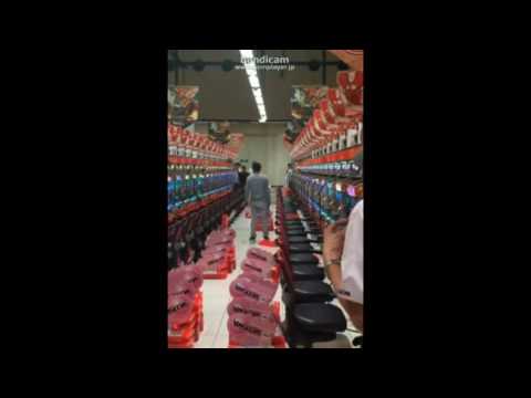 【パチスロ】 パチンコ屋で負けた客がガロをハンマーで破壊しまくる衝撃映像ｗ 【パチンコ】　店員　客　ケンカ　キチガイ　ヤクザ　ヤンキー　スロット　ゴト師　逮捕　犯罪　事件　2016年　最新ニュース - YouTube
