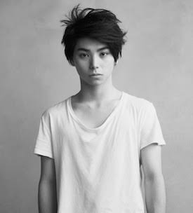 菅田将暉、カラフル&ポップな“下着姿”公開