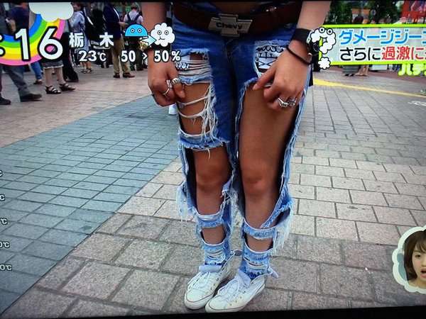 ダレノガレ明美、美脚全開