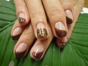 個性的な色のネイルどう思いますか？