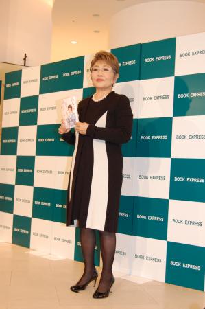 アラサー以上女性芸能人のドレスアップ画像