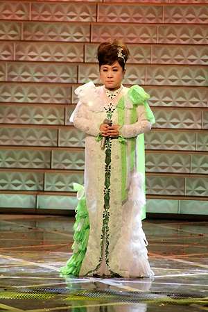 アラサー以上女性芸能人のドレスアップ画像