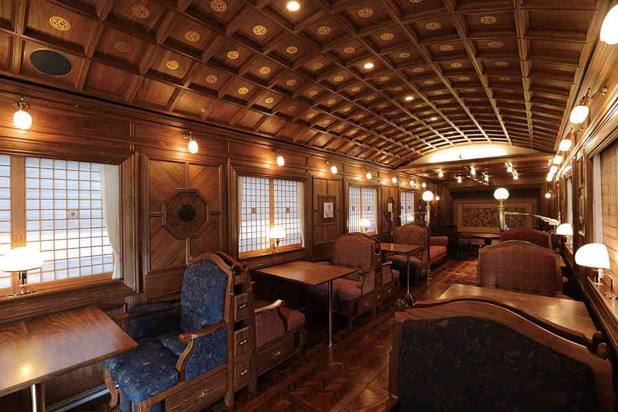 <豪華寝台列車>淡いゴールドで夢の旅…「四季島」お披露目