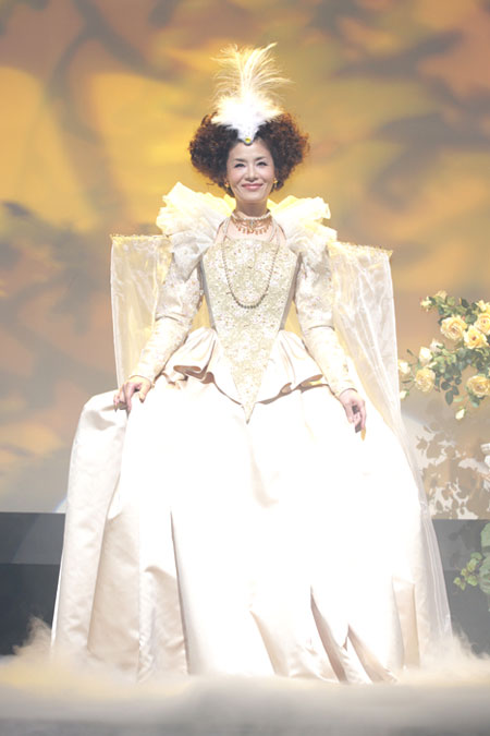 アラサー以上女性芸能人のドレスアップ画像