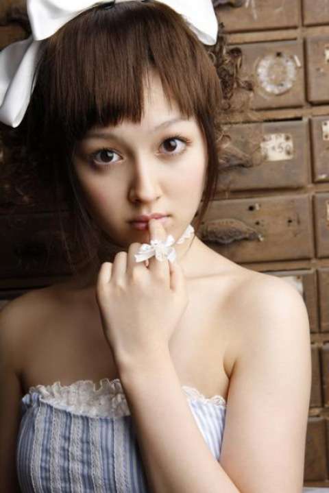 お人形さんみたいな顔の芸能人