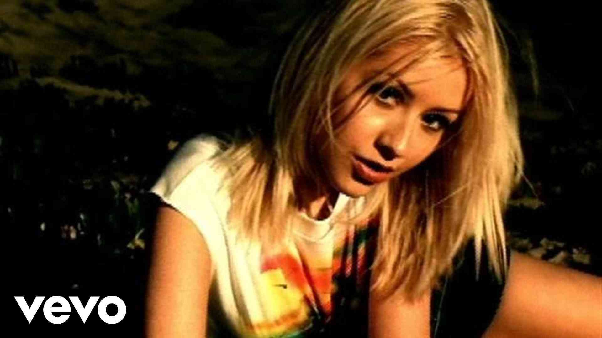 Christina Aguilera - Genie In A Bottle - YouTube