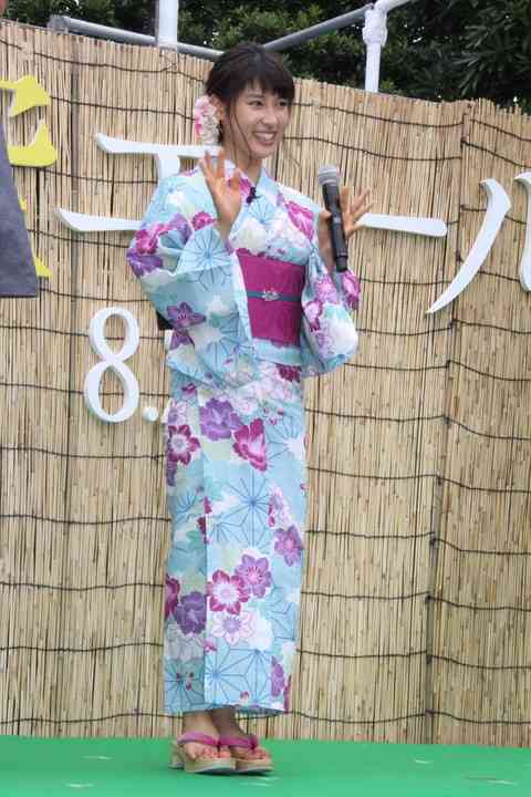 土屋太鳳　水色の花柄浴衣で華やかに　理想のデートを語る