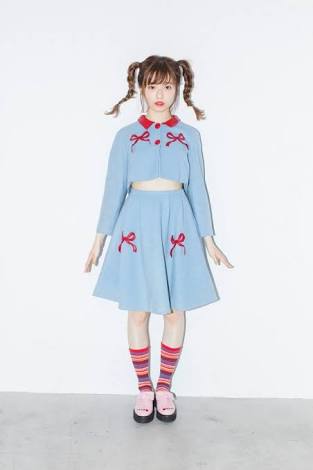 島崎遙香ひとりだけ水着じゃない…AKB48“神8”表紙の少年マガジンが話題