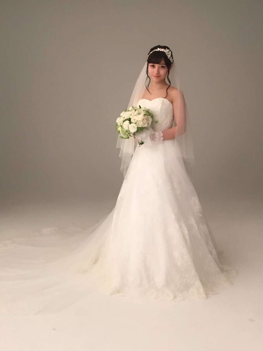“天使すぎる花嫁”橋本環奈、結婚マガジン表紙でウエディング姿