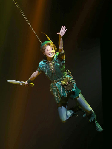 宙づり稽古中に落下…ピーターパン唯月ふうか、眼窩底骨折で公演中止