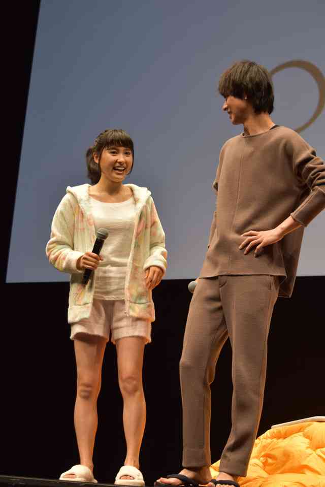 土屋太鳳　水色の花柄浴衣で華やかに　理想のデートを語る