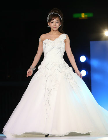 華原朋美、7歳下実業家と真剣交際　結婚願望も口に「そうなれたら」