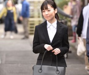 島崎遙香ひとりだけ水着じゃない…AKB48“神8”表紙の少年マガジンが話題