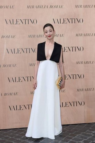 アラサー以上女性芸能人のドレスアップ画像