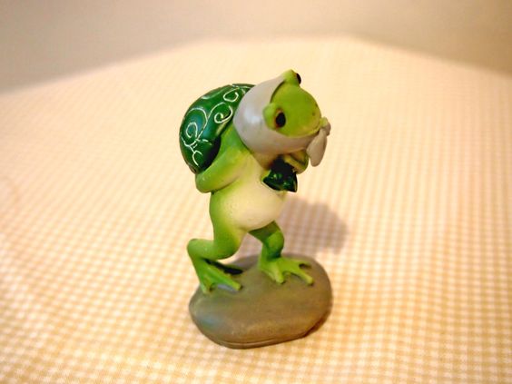 カエルグッズの画像をください。