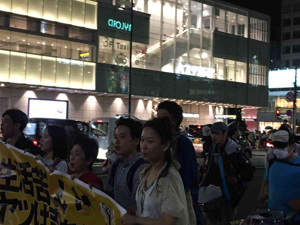 「生活苦しいヤツは声あげろ」貧困たたき　新宿で緊急抗議デモ　作家の雨宮処凛さんらも