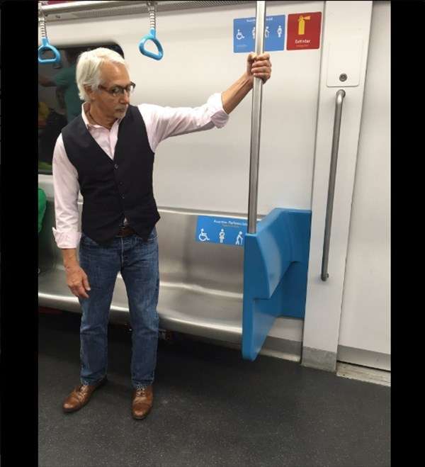 電車で優先席を勧められたおじいちゃん。その「断り方」が最高にクールだった(笑)