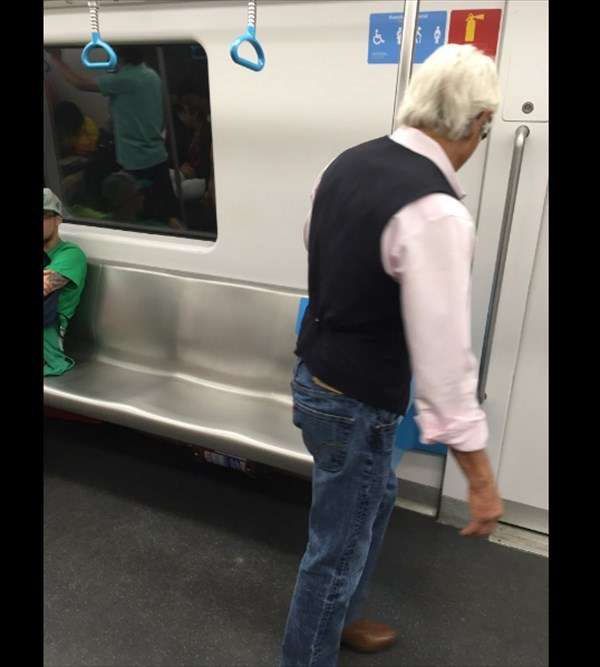電車で優先席を勧められたおじいちゃん。その「断り方」が最高にクールだった(笑)