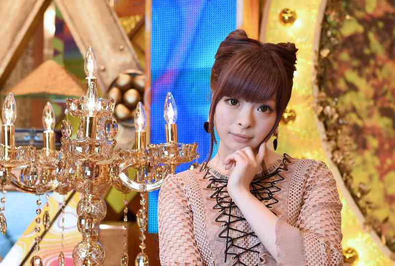ざわちんの“きゃりー”ものまねメイク大絶賛