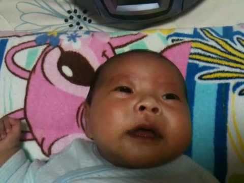 蝋人形の館で泣き止むか？！ - YouTube