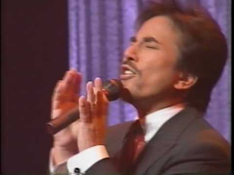 君は薔薇より美しい　布施明 - YouTube