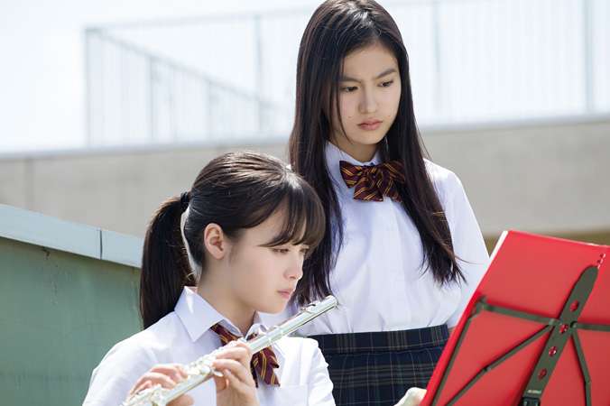 “天使すぎる花嫁”橋本環奈、結婚マガジン表紙でウエディング姿