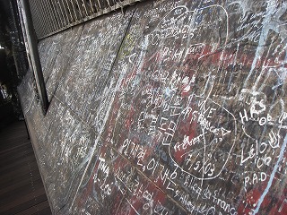 神奈川大学生が世界遺産ケルン大聖堂に落書きしてtwitterに公開して炎上