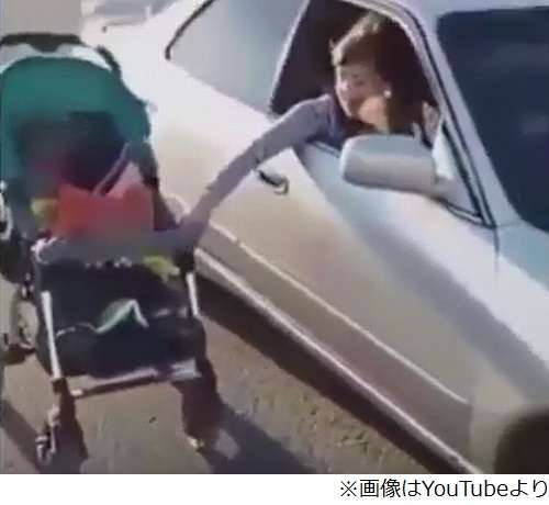 車の中からベビーカー押す母親が炎上 | Narinari.com