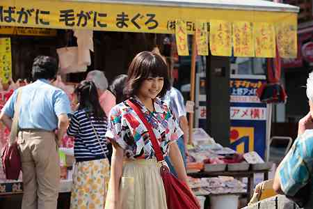 AKB48島崎遥香「聖子ちゃんカット」に変身! スピリッツが80年代アイドル特集