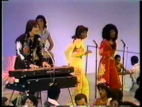 That's the way I like it K C & the Sunshine Band. on soul train    MPG - YouTube