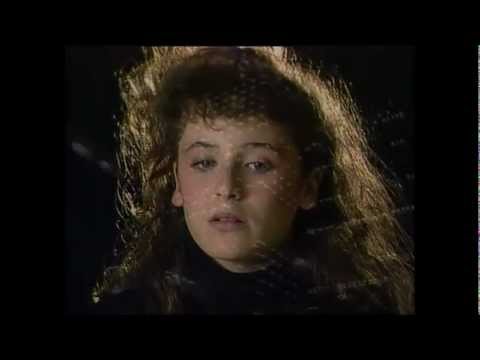 Elsa - T'en Va Pas (Clip Officiel) - YouTube
