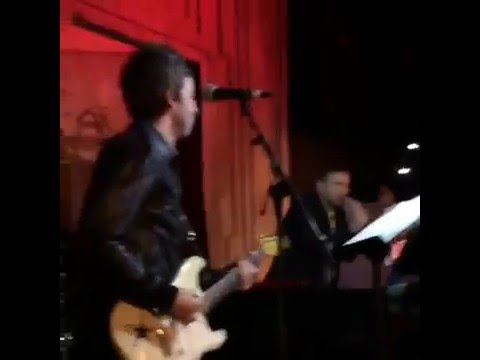 Damon Albarn and Noel Gallagher - DARE - Paul Simonon's birthday party 2015 - YouTube