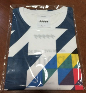 嵐のアリーナツアー2016開催中に5人揃って熊本県「益城中学校」へ訪問。ツアーTシャツと図書カードを中学生にプレゼント