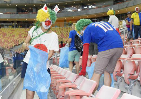 【リオ五輪】サッカーナイジェリア戦で日本サポーターがごみ拾い　地元日系人団体が袋配布