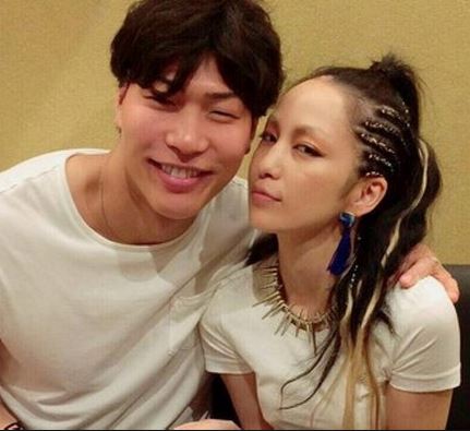 中島美嘉がアップした打ち上げ写真がちょっと怖い…この金髪美女って中島さん!?