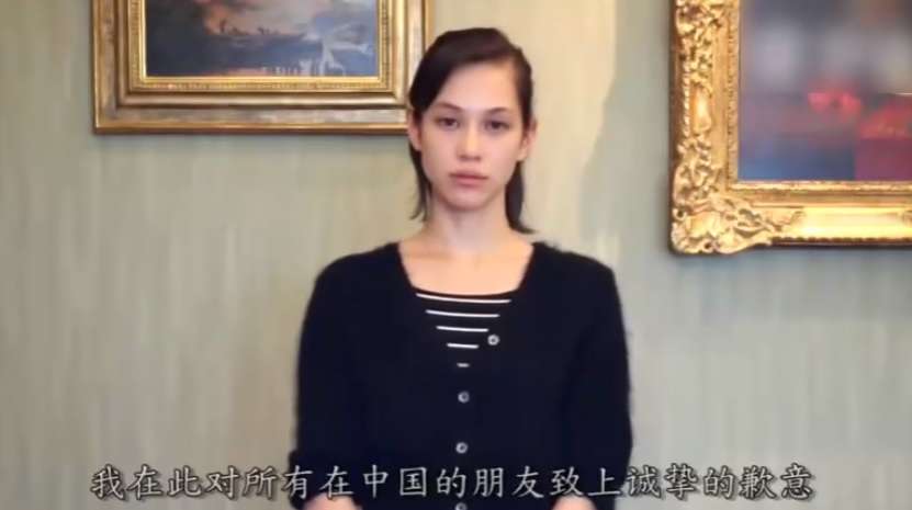 水原希子が天安門に中指を立てた写真に「いいね」で大炎上、謝罪動画を公開