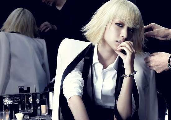 中島美嘉がアップした打ち上げ写真がちょっと怖い…この金髪美女って中島さん!?