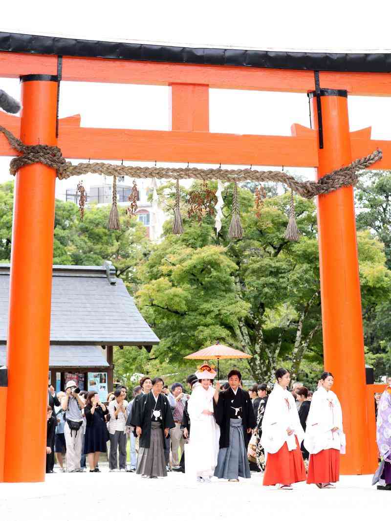片岡愛之助、藤原紀香が相合い傘挙式／写真特集 : 日刊スポーツ