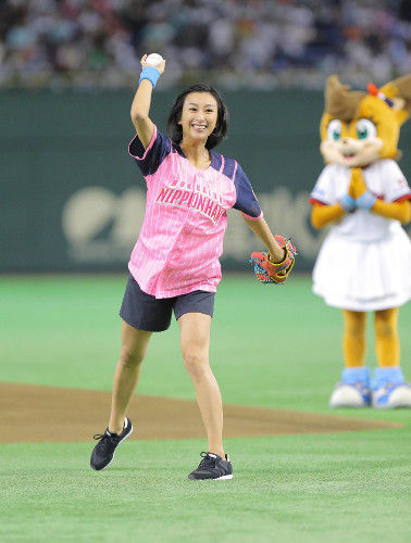 浅田舞、いつからカープ女子に?優勝祝福ツイートに中日ファン「裏切られた」
