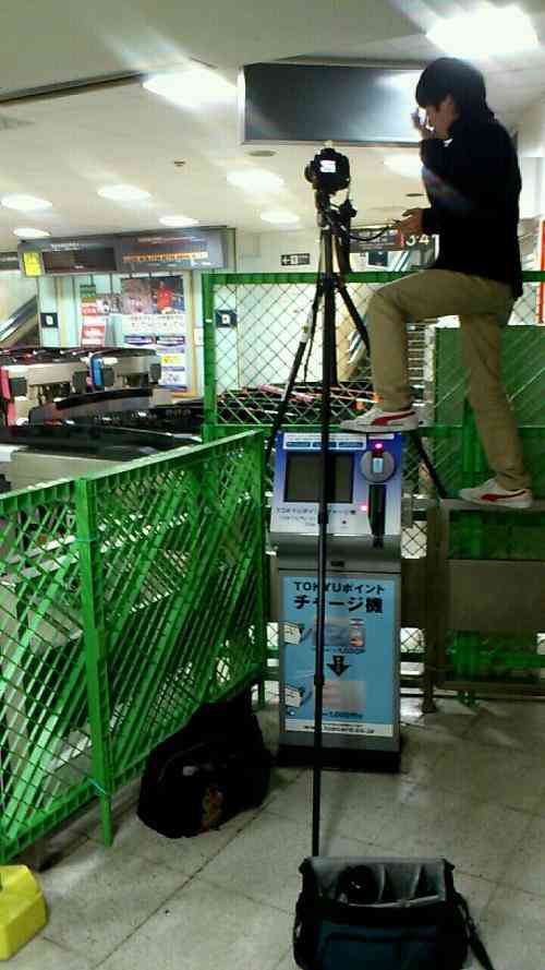 マナー無視する「撮り鉄」を怒鳴った駅員 ネットでは賛否