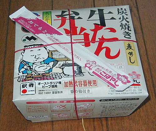 電車内で飲食していいもの、ボーダーラインはどこ？ 3位ペットボトル飲料のみ
