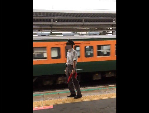 マナー無視する「撮り鉄」を怒鳴った駅員 ネットでは賛否 (2016年9月5日掲載) - ライブドアニュース