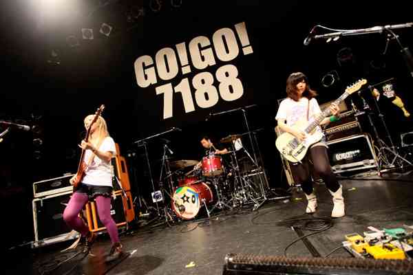 ライブハウスに行くのが好きな人ー!