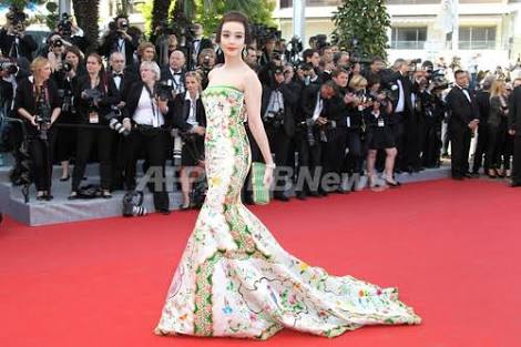 ビキニ跡までくっきり!下半身丸見えドレスが話題【第73回ベネチア国際映画祭】