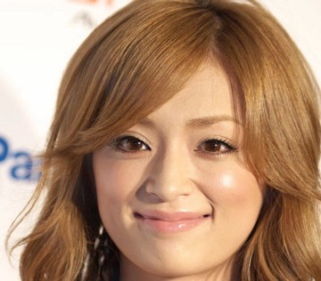 浜崎あゆみ、“秋”カラービキニ姿公開で「素敵な腹筋」「めっちゃ痩せた」