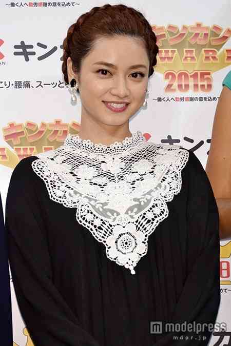 平愛梨、美バスト解禁「ここでしかお見せできない私」